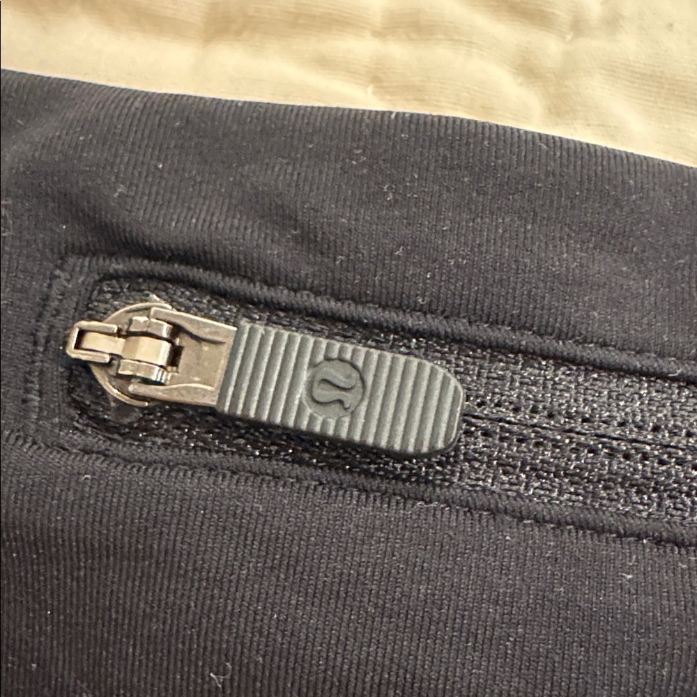 Lululemon Abstract Pattern Shorts - image 4